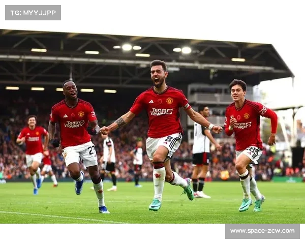 曼联欧冠主场气氛火爆 球迷助威成球队第十二人