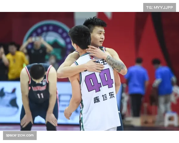 【2026年4月CBA联赛·赛前·动态广东东莞大益队抵达沈阳，开启季后赛客场之旅